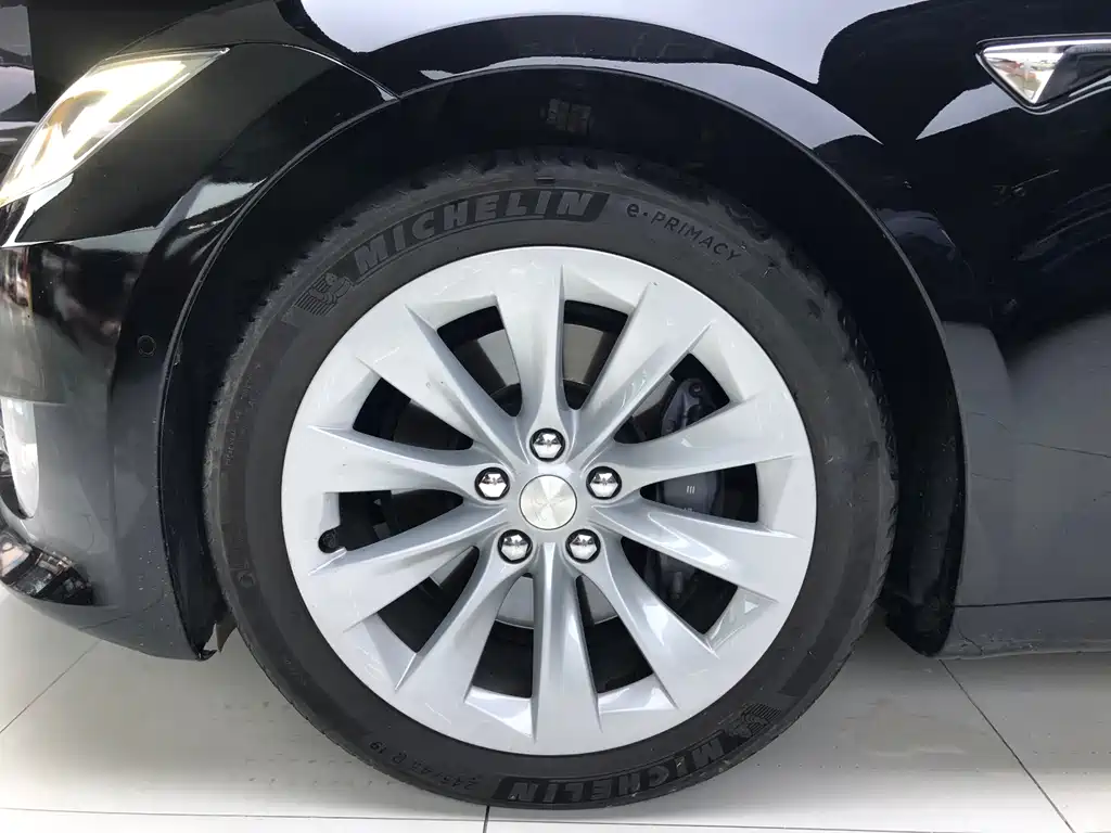 Tesla Model S — миниатюра 7