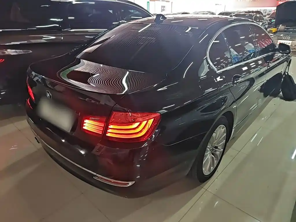 BMW 5 Series — миниатюра 7