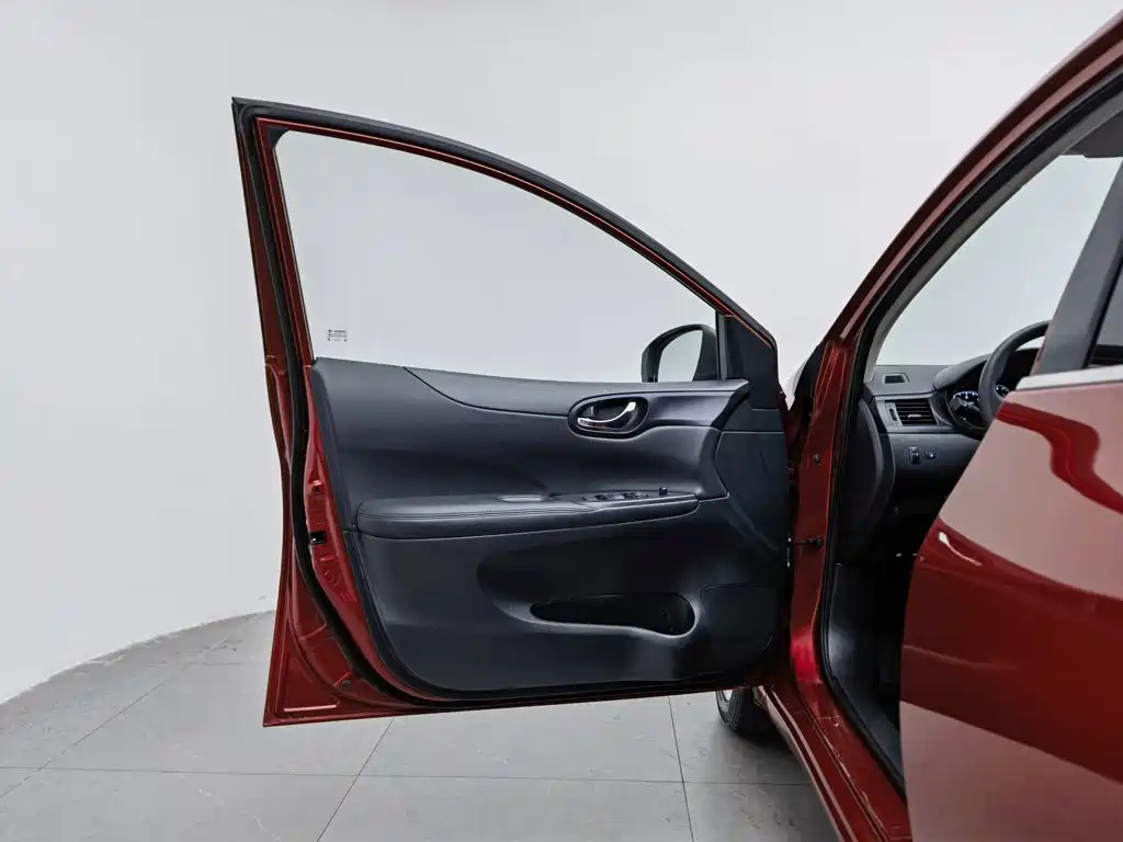 Nissan Tiida — миниатюра 8