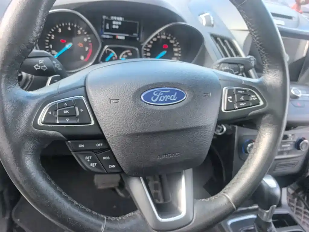 Ford Kuga — миниатюра 11