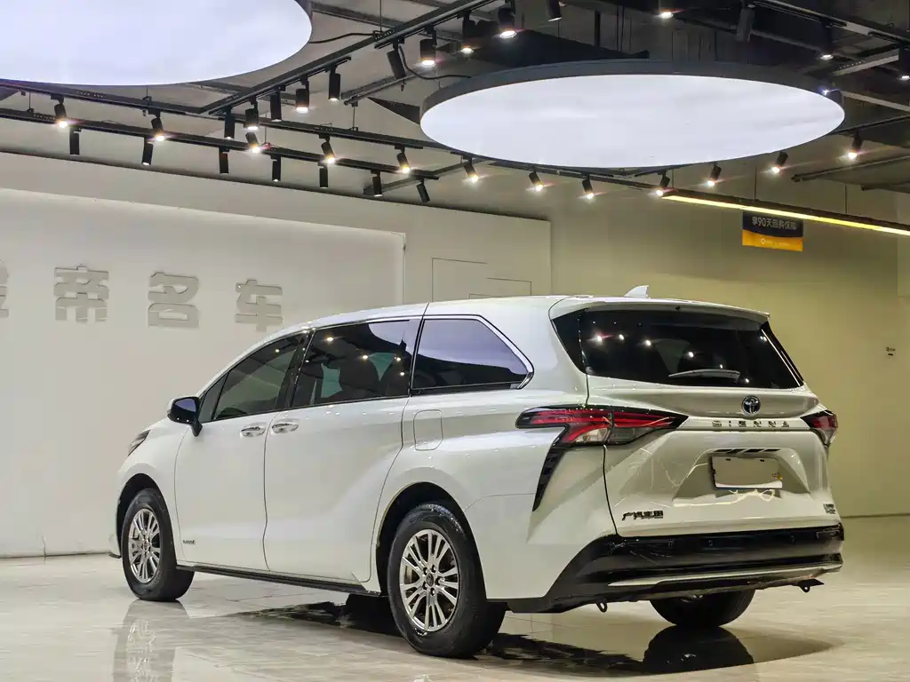 Toyota Sienna — миниатюра 15