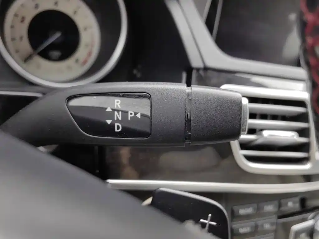 Mercedes-Benz E-Class — миниатюра 13