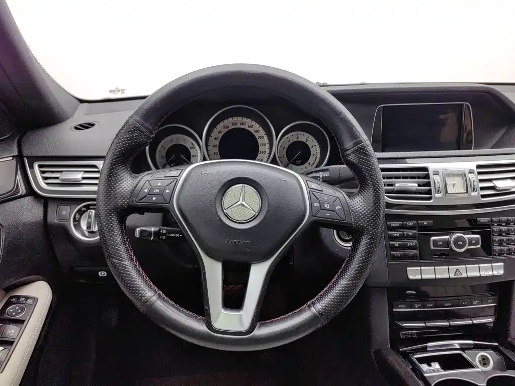 Mercedes-Benz E-Class — миниатюра 11