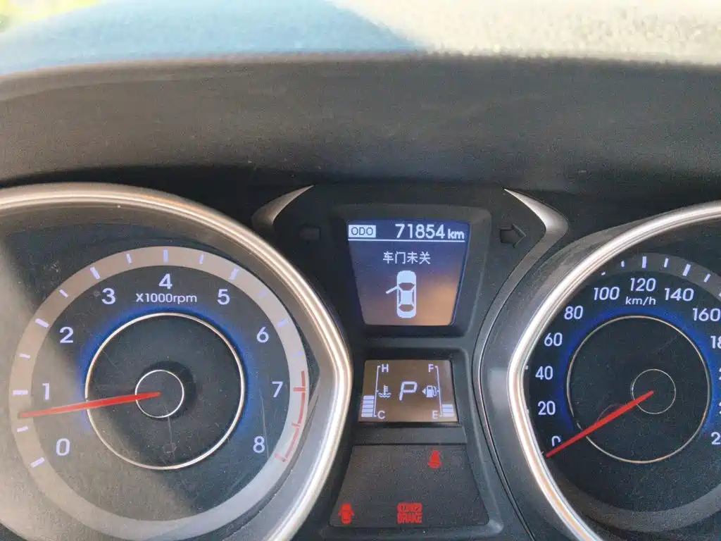 Hyundai Elantra Langdong — миниатюра 13
