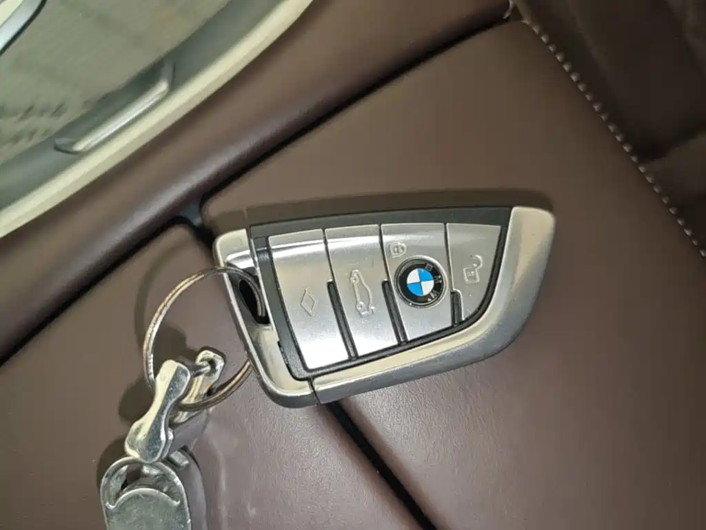 BMW 7 Series — миниатюра 9