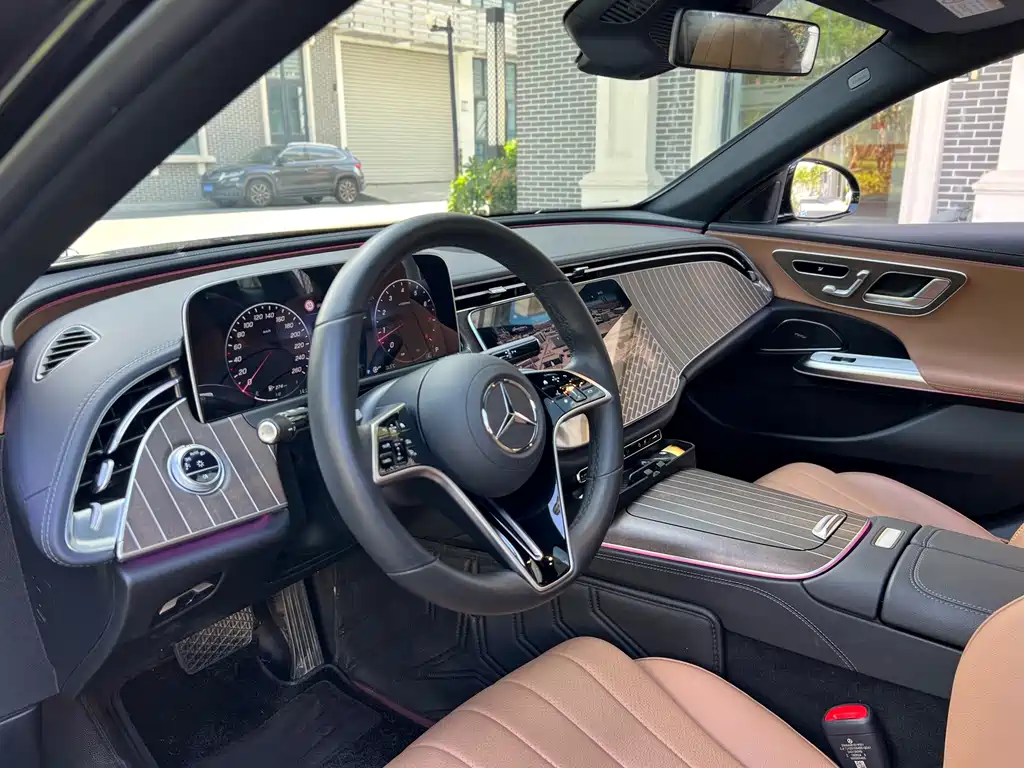 Mercedes-Benz E-Class — миниатюра 9