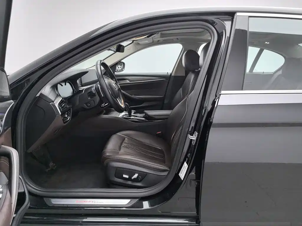 BMW 5 Series — миниатюра 10