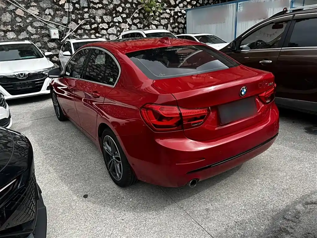 BMW  1 SERIES