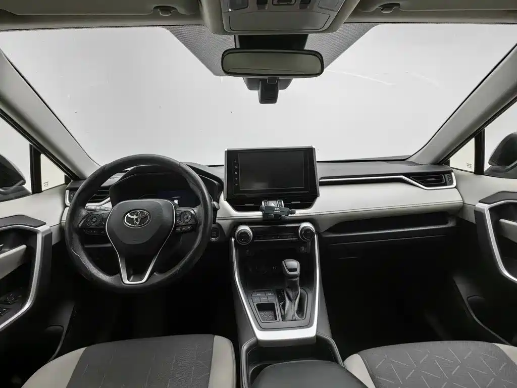 Toyota RAV4 — миниатюра 5