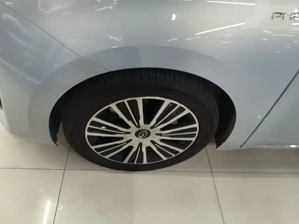 GAC Motor Trumpchi E8 PHEV — миниатюра 23