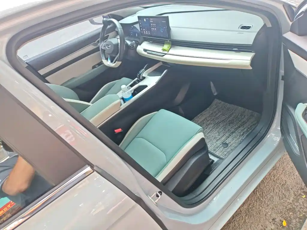 Geely L HiP — миниатюра 9
