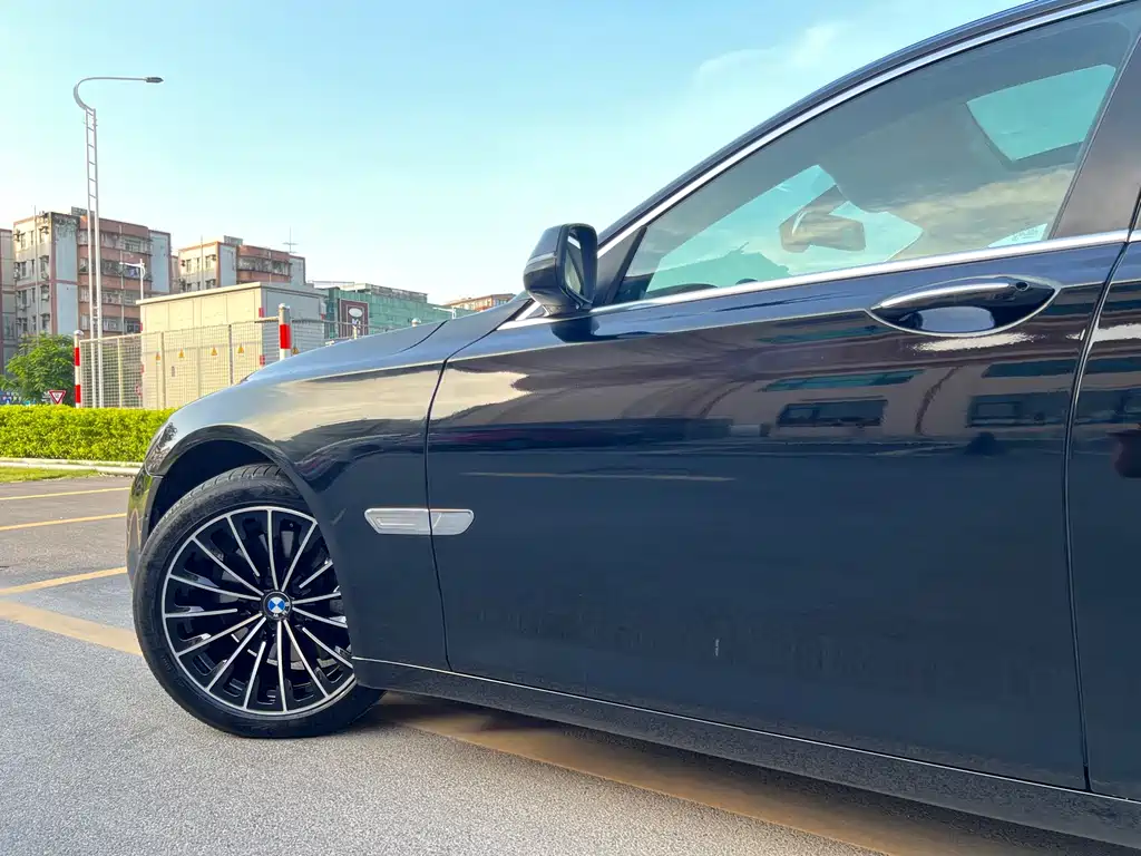 BMW 7 Series — миниатюра 7