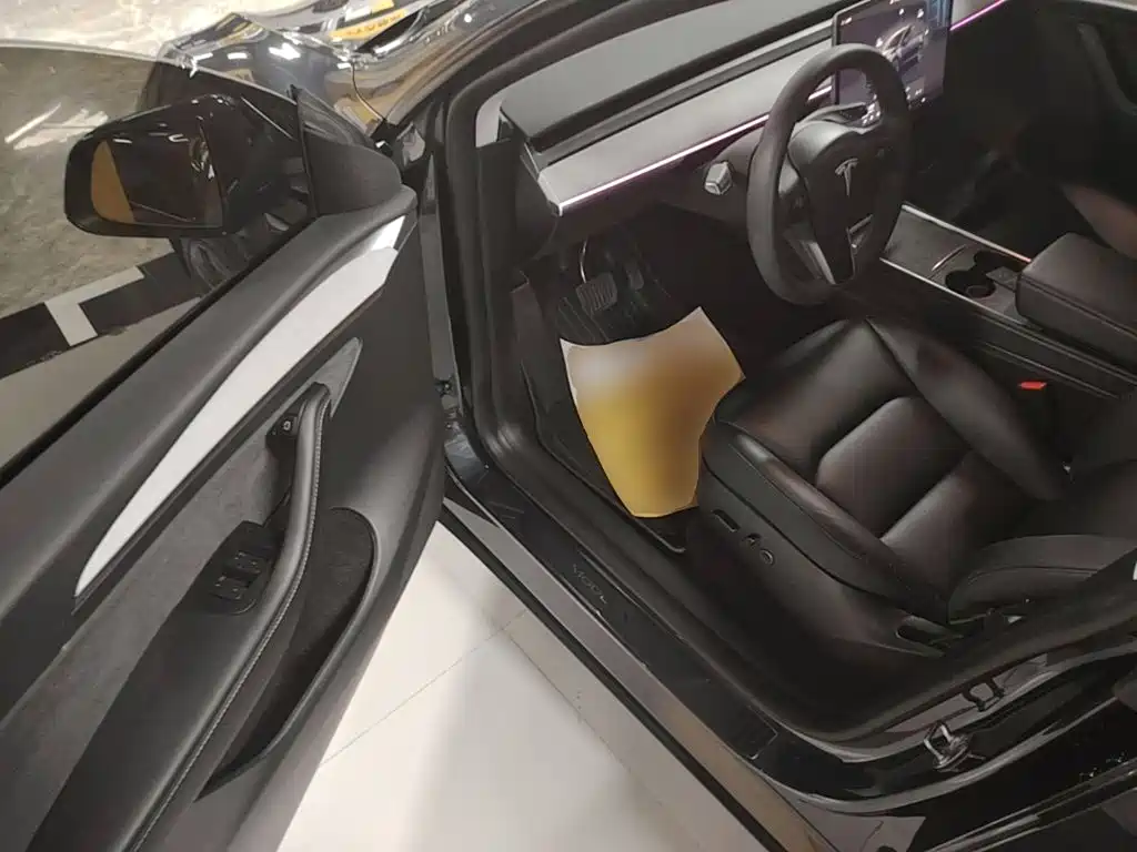Tesla Model Y — миниатюра 16