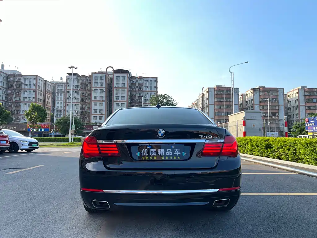 BMW 7 Series — миниатюра 5