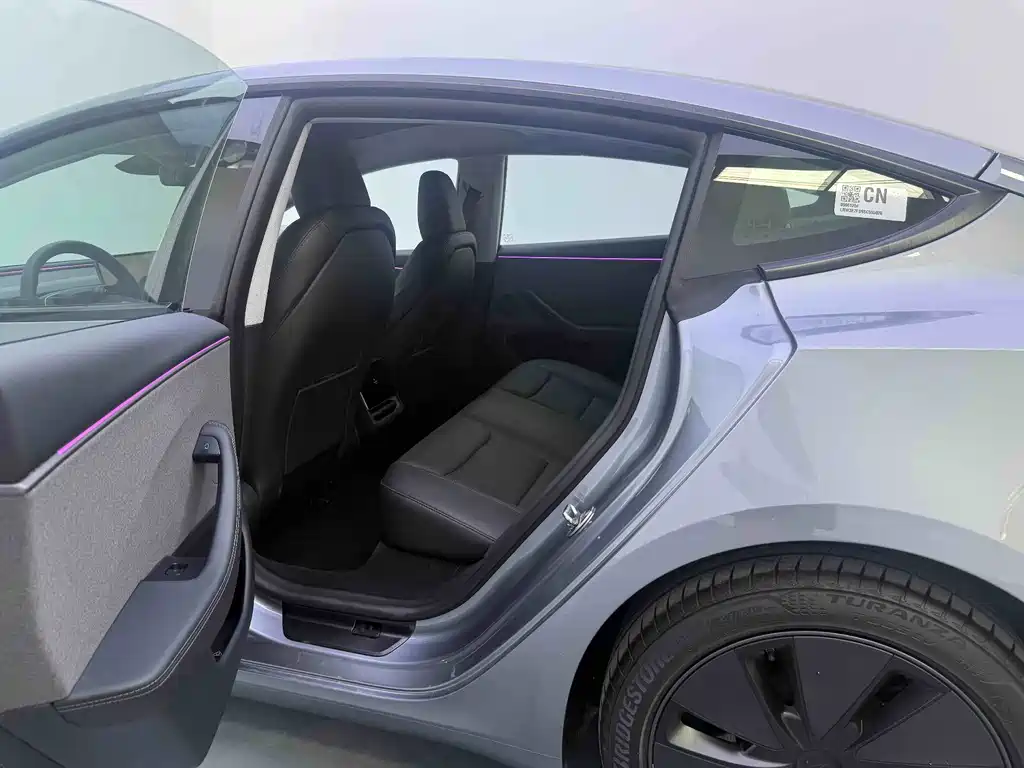 Tesla Model 3 — миниатюра 13
