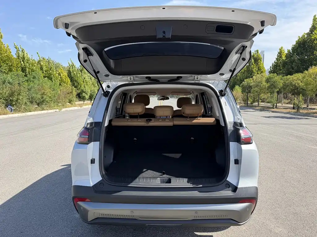 Wuling Xingguang 560 New Energy — миниатюра 13