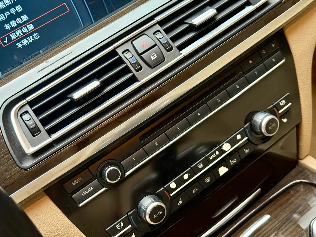 BMW 7 Series — миниатюра 19