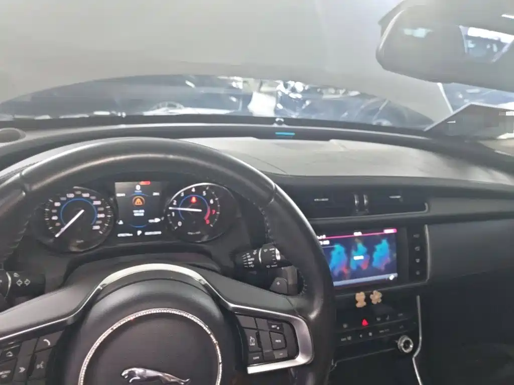 Jaguar XFL — миниатюра 10