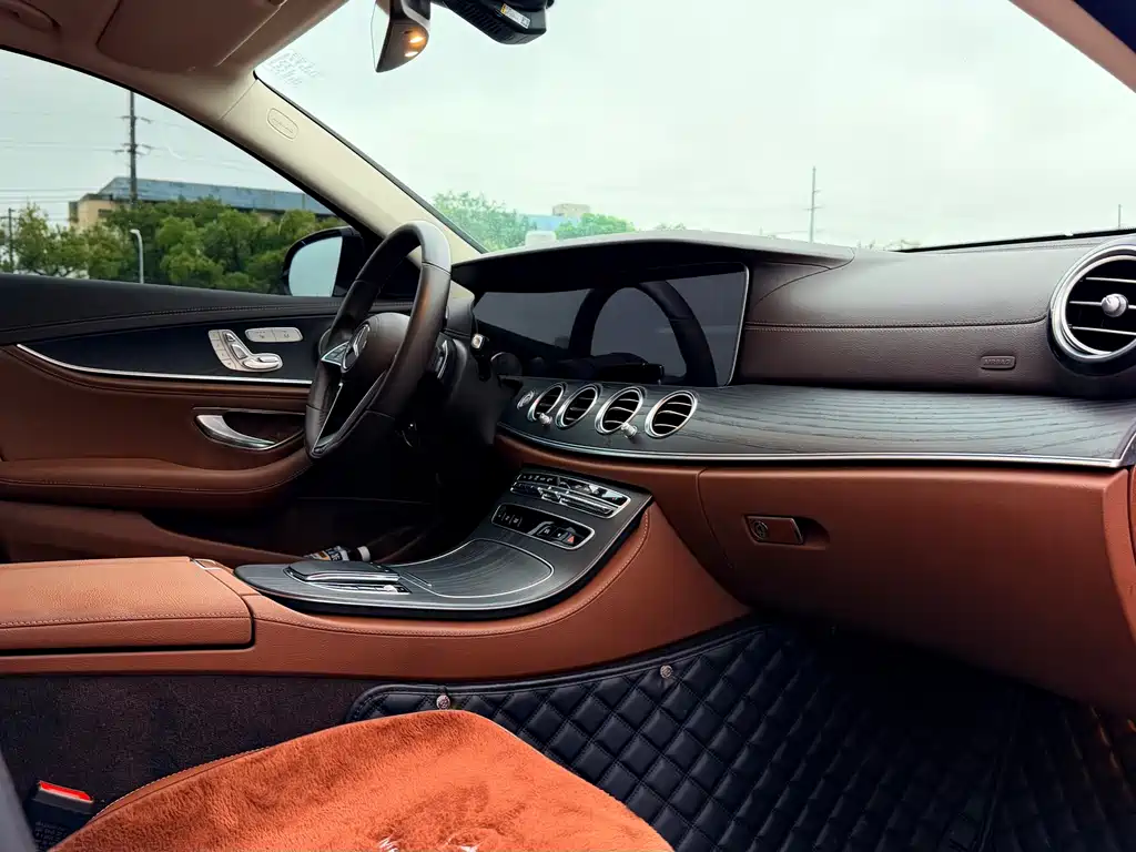 Mercedes-Benz E-Class — миниатюра 7