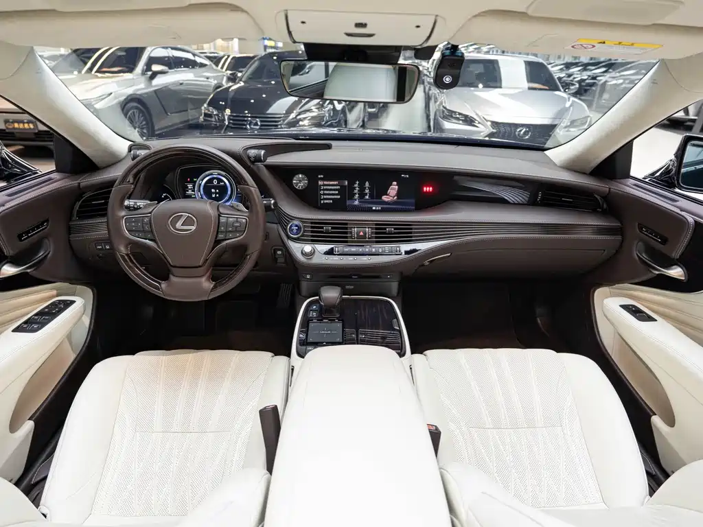 Lexus LS — миниатюра 13