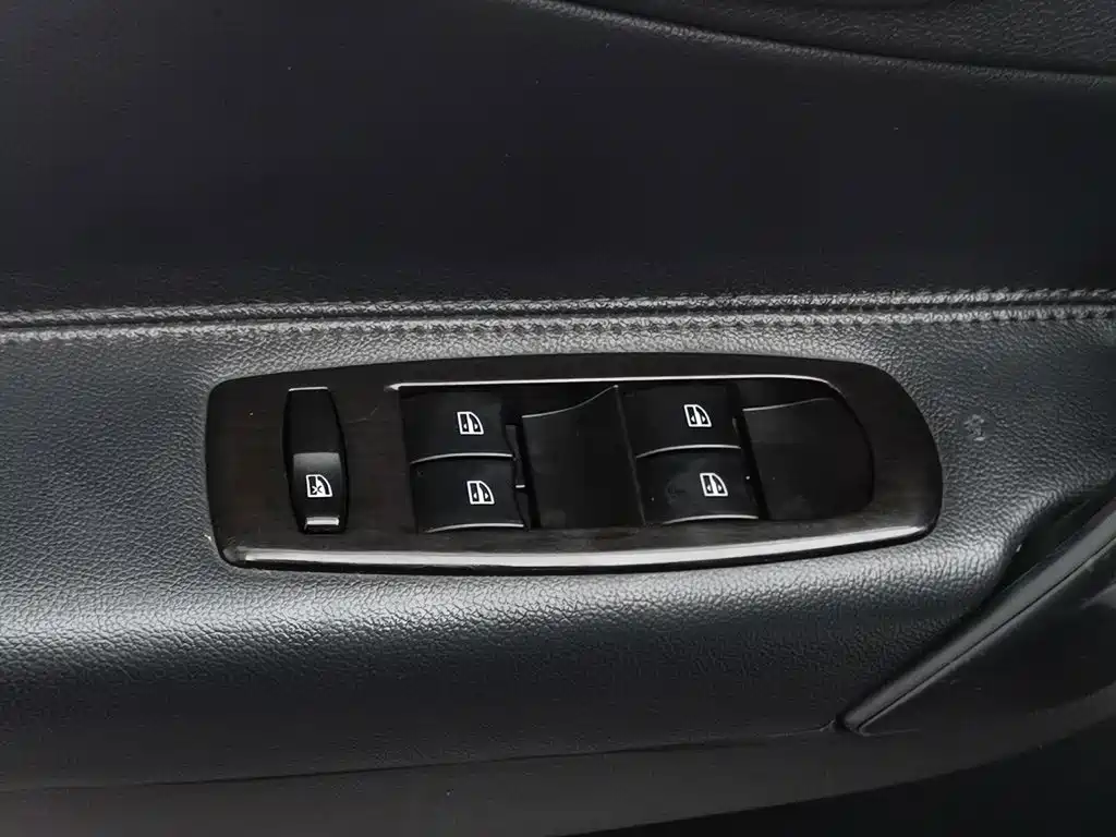 Renault Koleos (Import) — миниатюра 9
