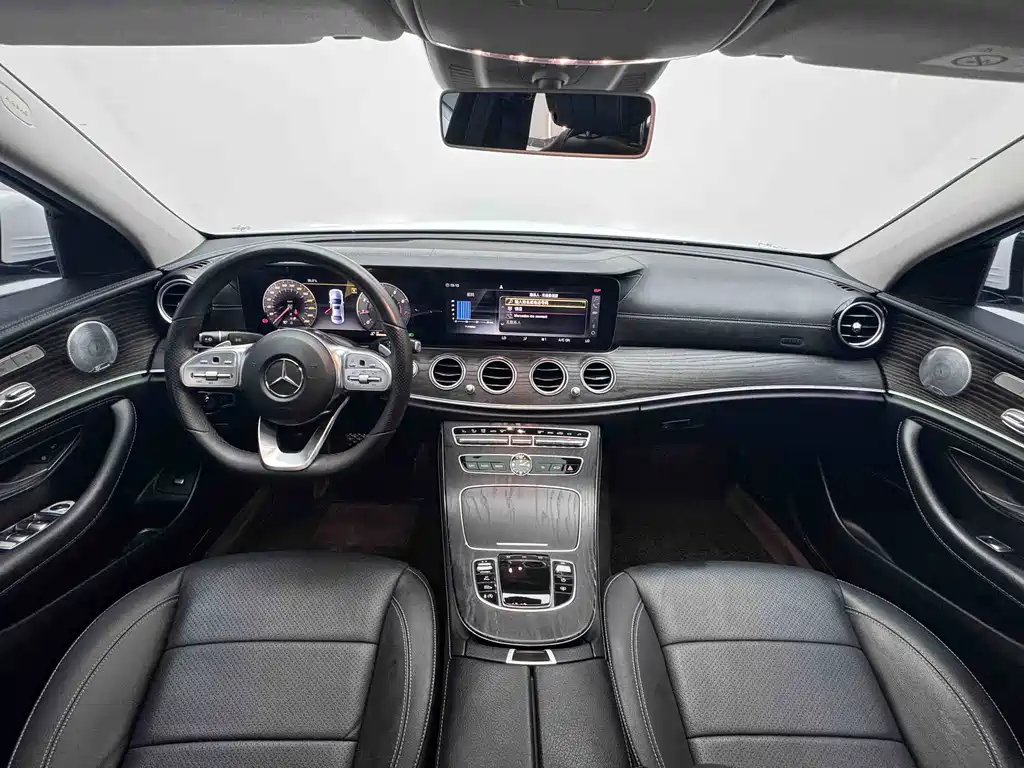 Mercedes-Benz E-Class — миниатюра 5