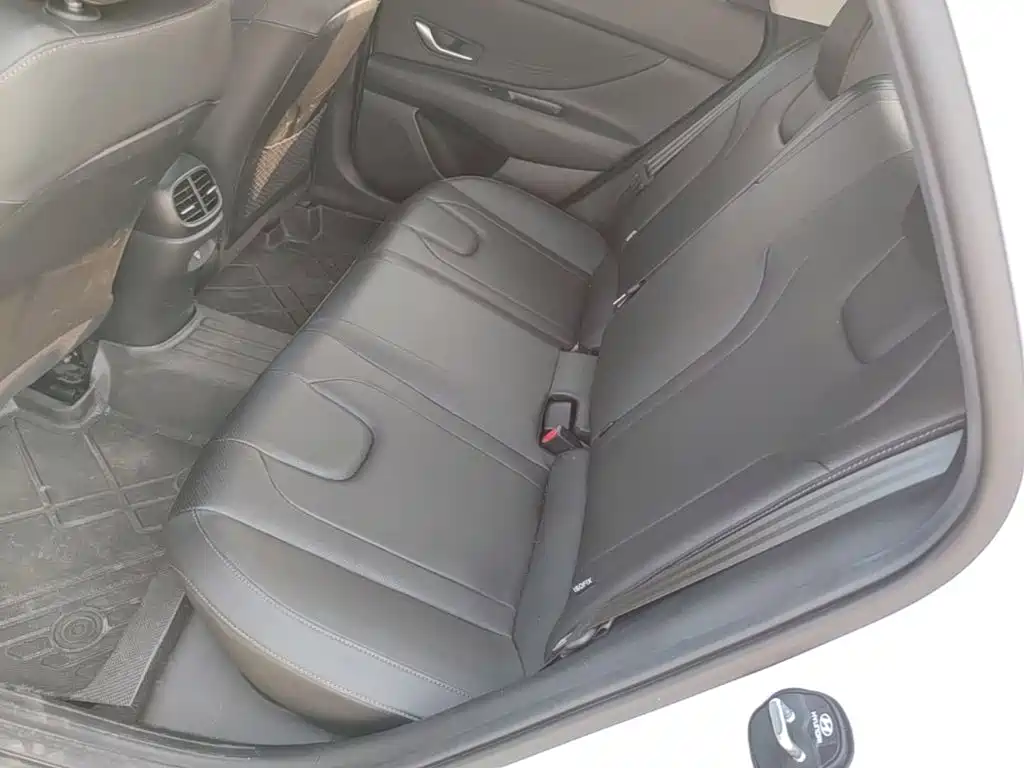 Hyundai Elantra — миниатюра 17