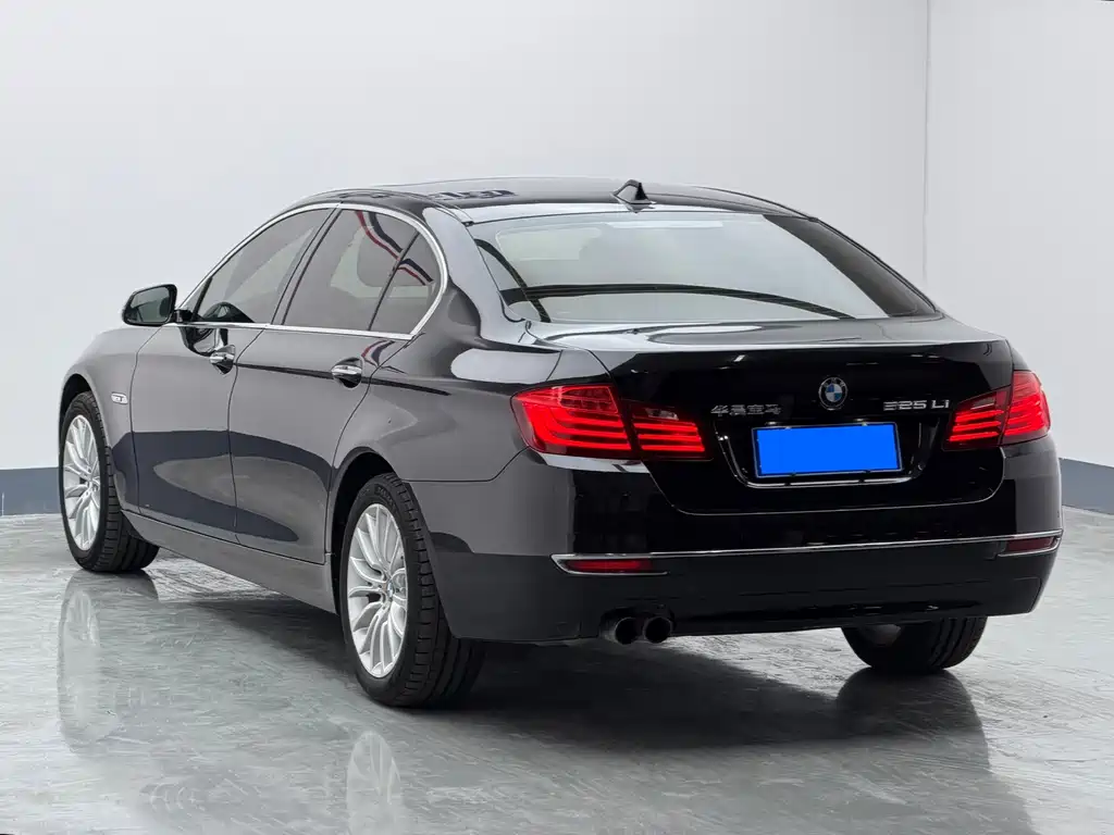BMW 5 Series — миниатюра 6