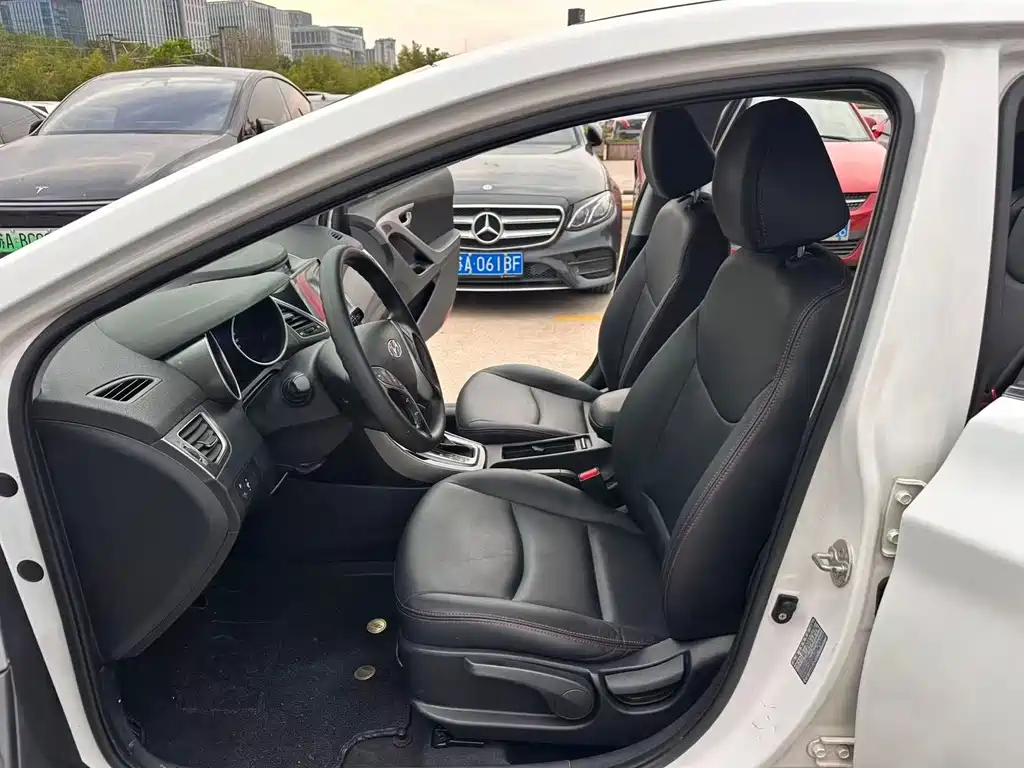 Hyundai Elantra Langdong 1.6L Auto Leading Type, фото 4