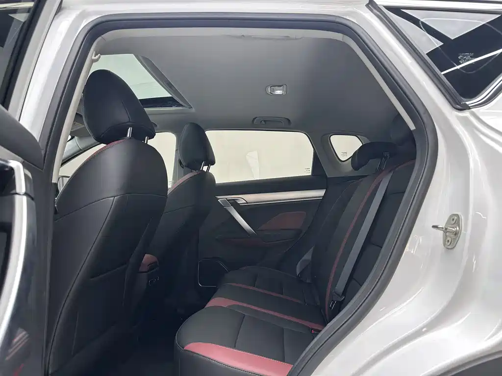 Geely Binyue — миниатюра 5