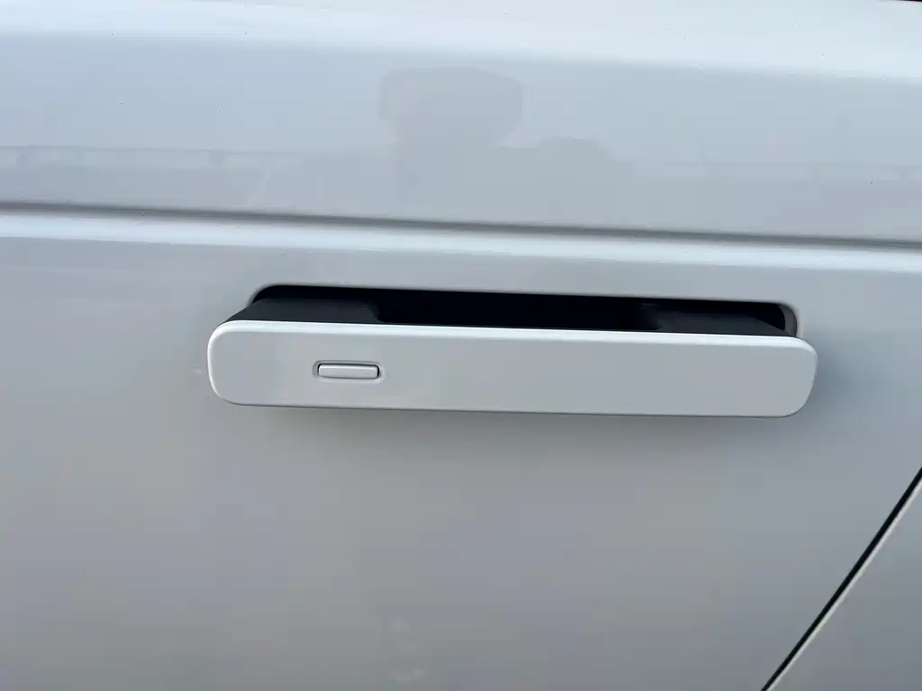Land Rover Velar — миниатюра 5