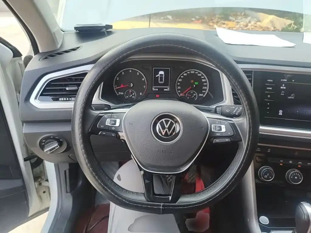 Volkswagen T-Roc — миниатюра 11