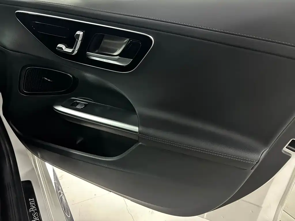 Mercedes-Benz C-Class — миниатюра 16