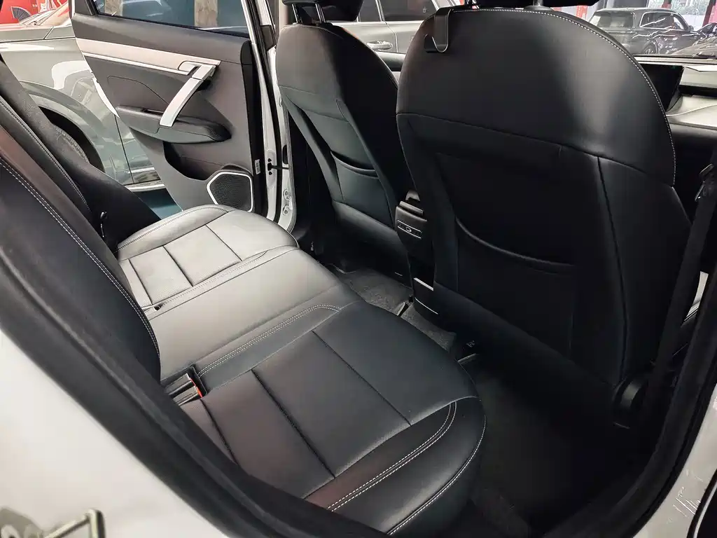 Geely Binyue — миниатюра 4