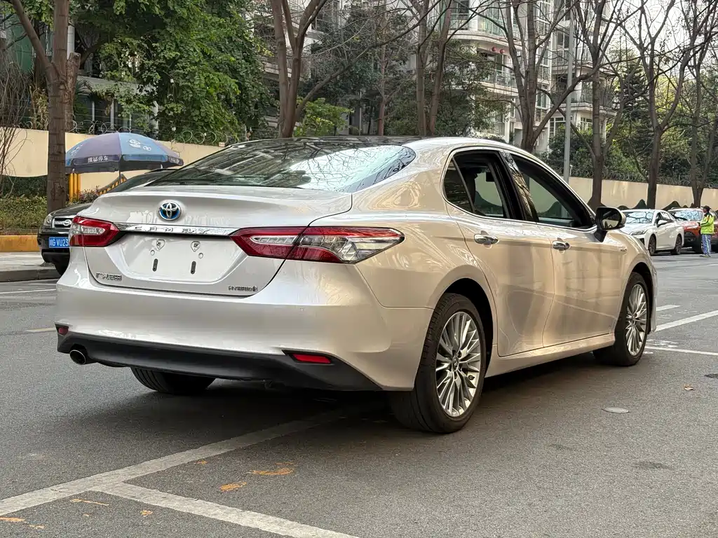 TOYOTA CAMRY