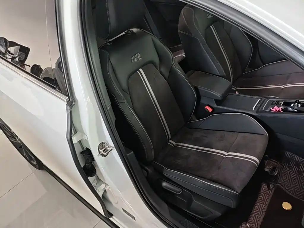 Volkswagen Golf — миниатюра 25