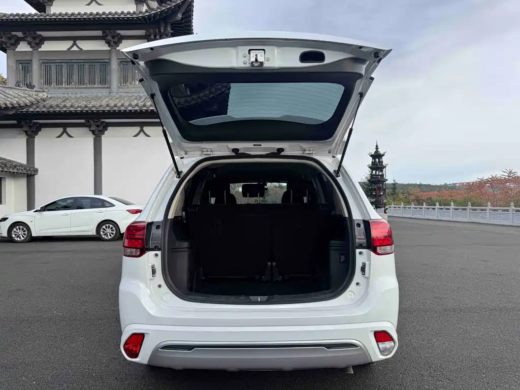 Mitsubishi Outlander — миниатюра 18