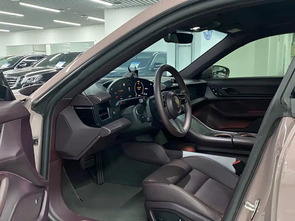 Porsche Taycan — миниатюра 6