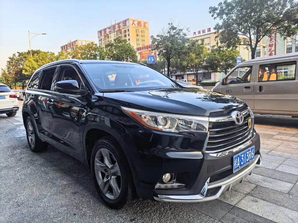 Toyota Highlander — миниатюра 3
