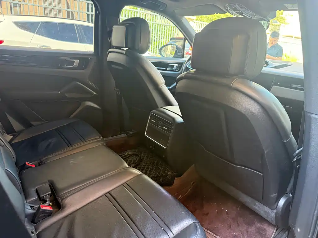 Porsche Cayenne — миниатюра 4