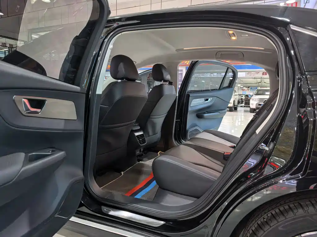Hongqi Hongqi E-QM5 — миниатюра 5