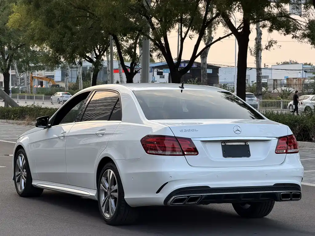 Mercedes-Benz E-Class — миниатюра 4