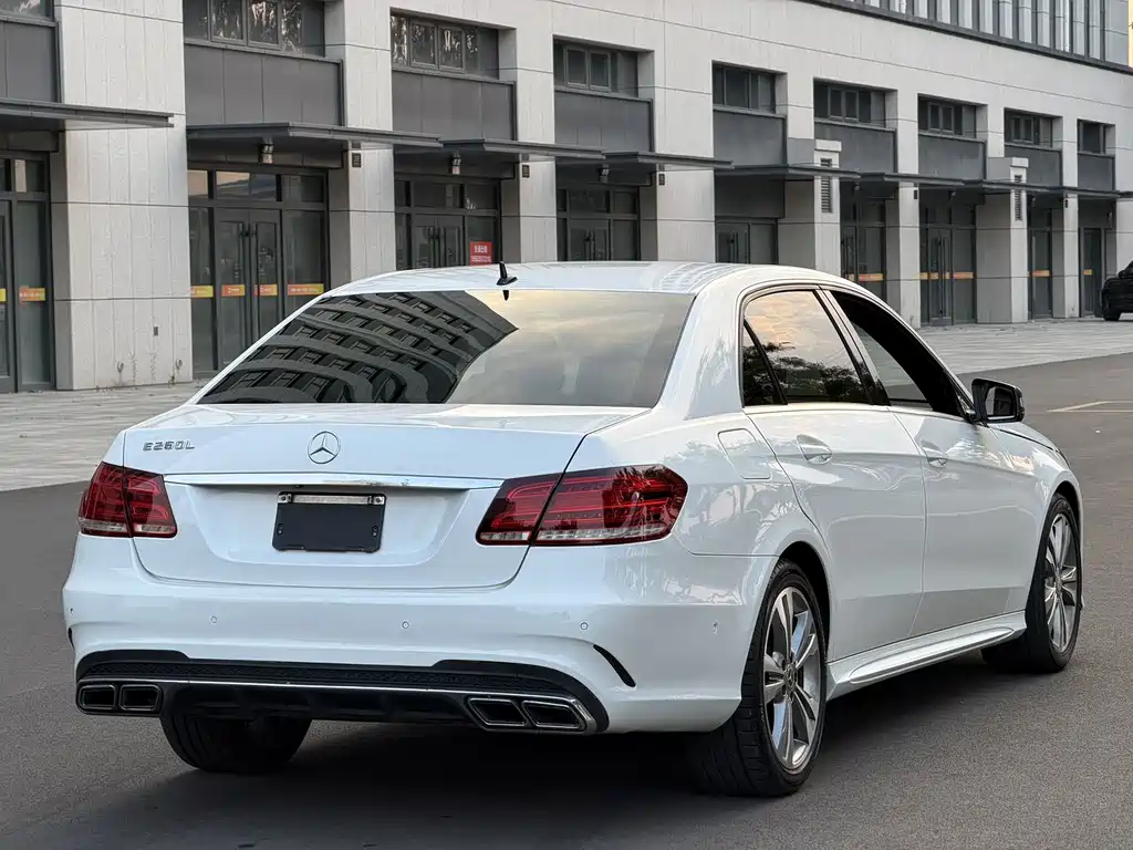 Mercedes-Benz E-Class — миниатюра 6