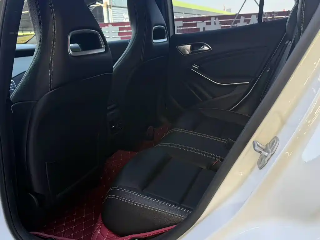 Mercedes-Benz GLA — миниатюра 9