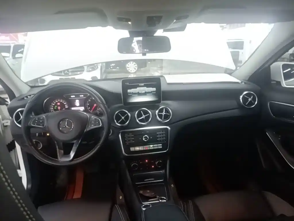 Mercedes-Benz GLA — миниатюра 18