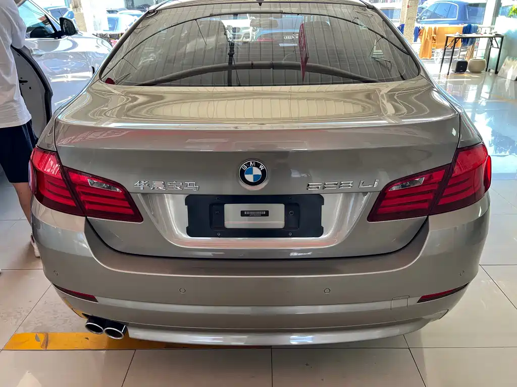 BMW 5 Series — миниатюра 5