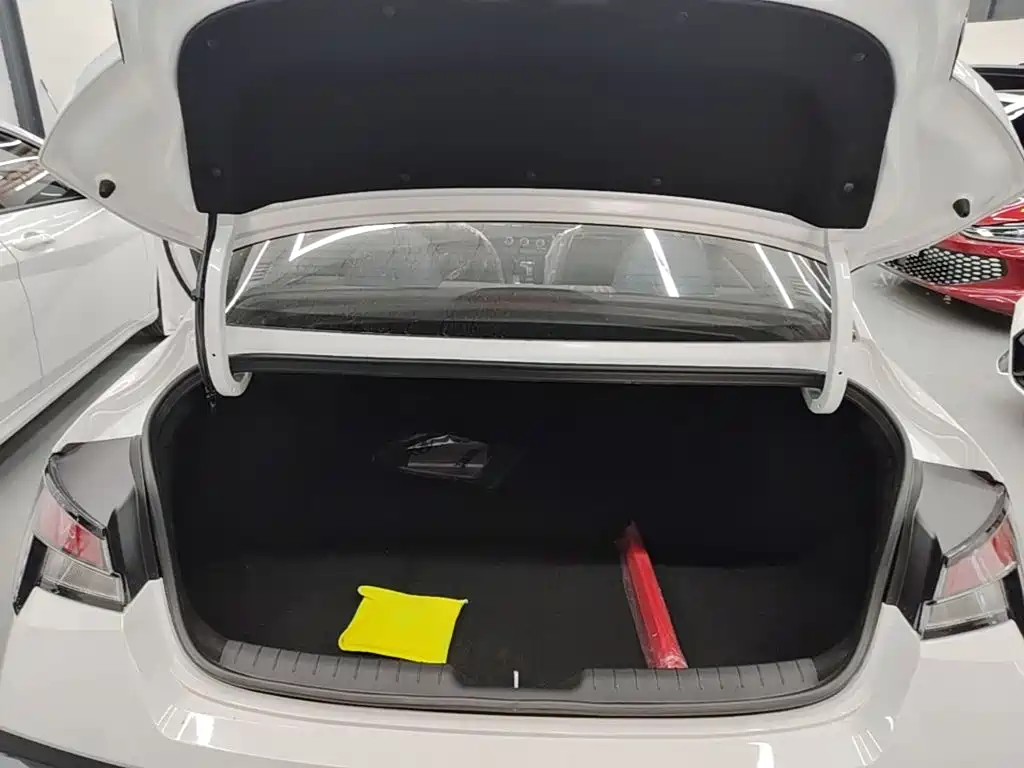 Hyundai Elantra — миниатюра 19