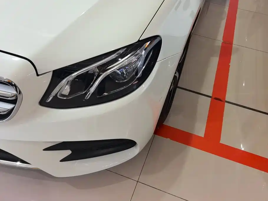 Mercedes-Benz E-Class — миниатюра 5
