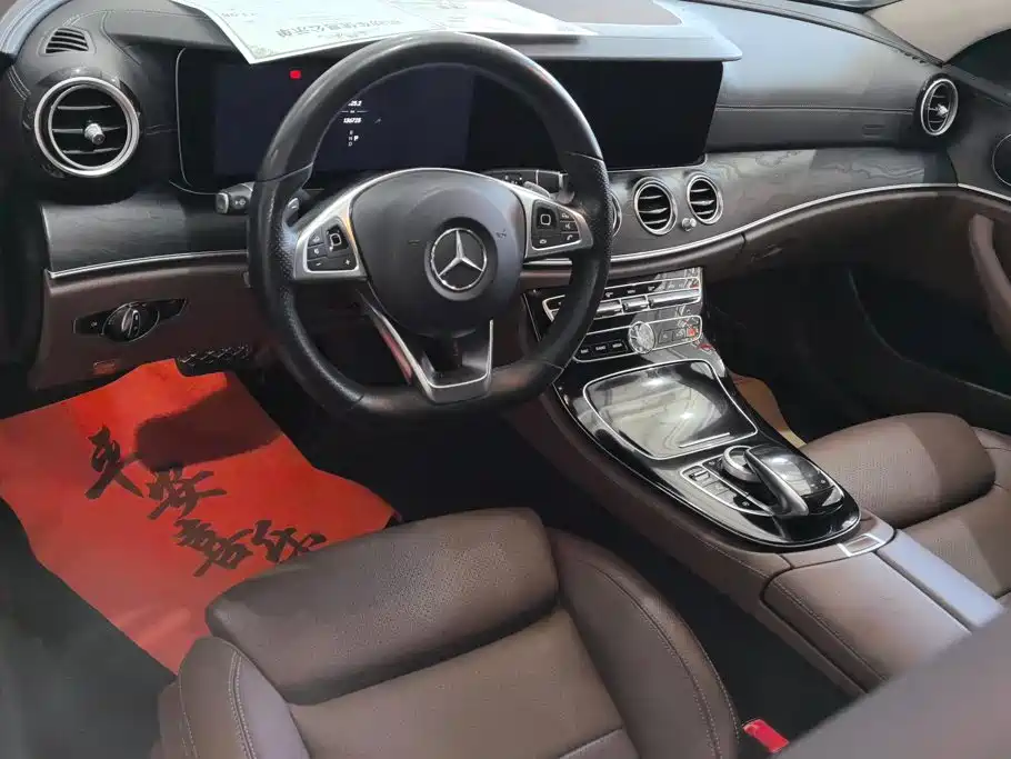 Mercedes-Benz E-Class — миниатюра 12