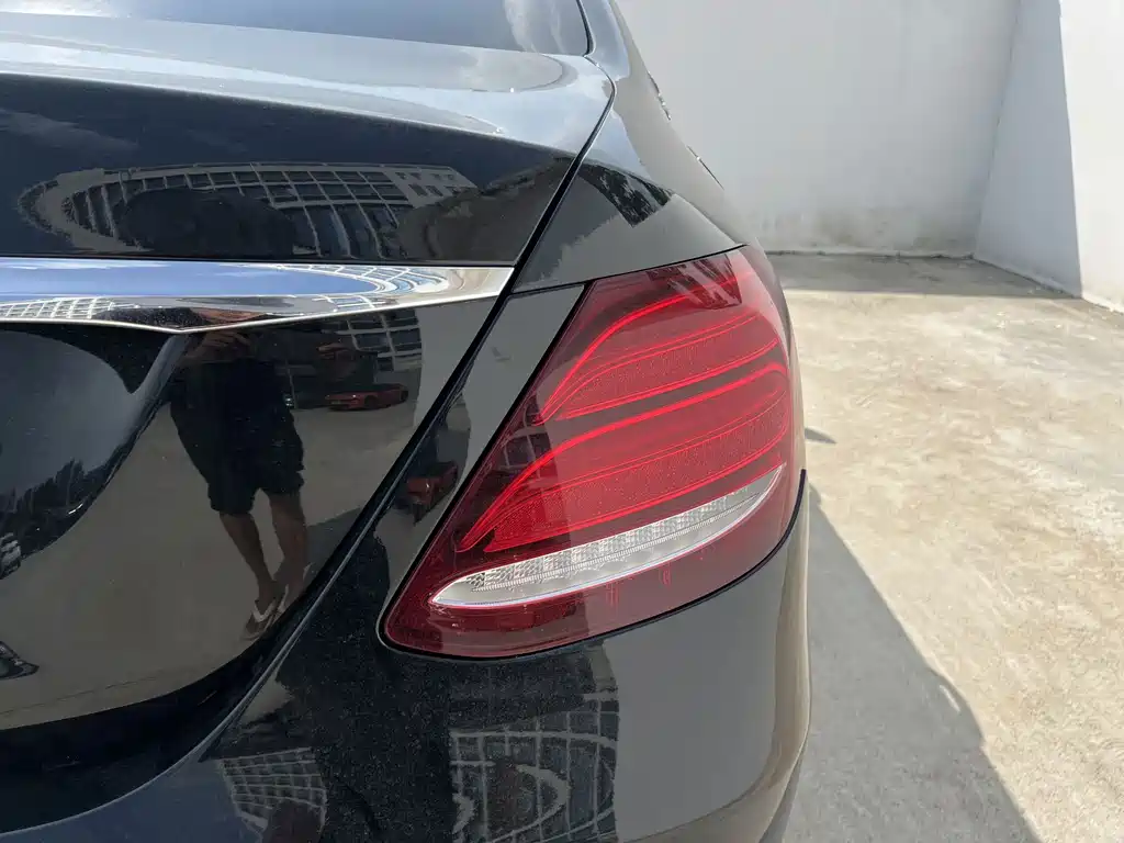 Mercedes-Benz E-Class — миниатюра 16